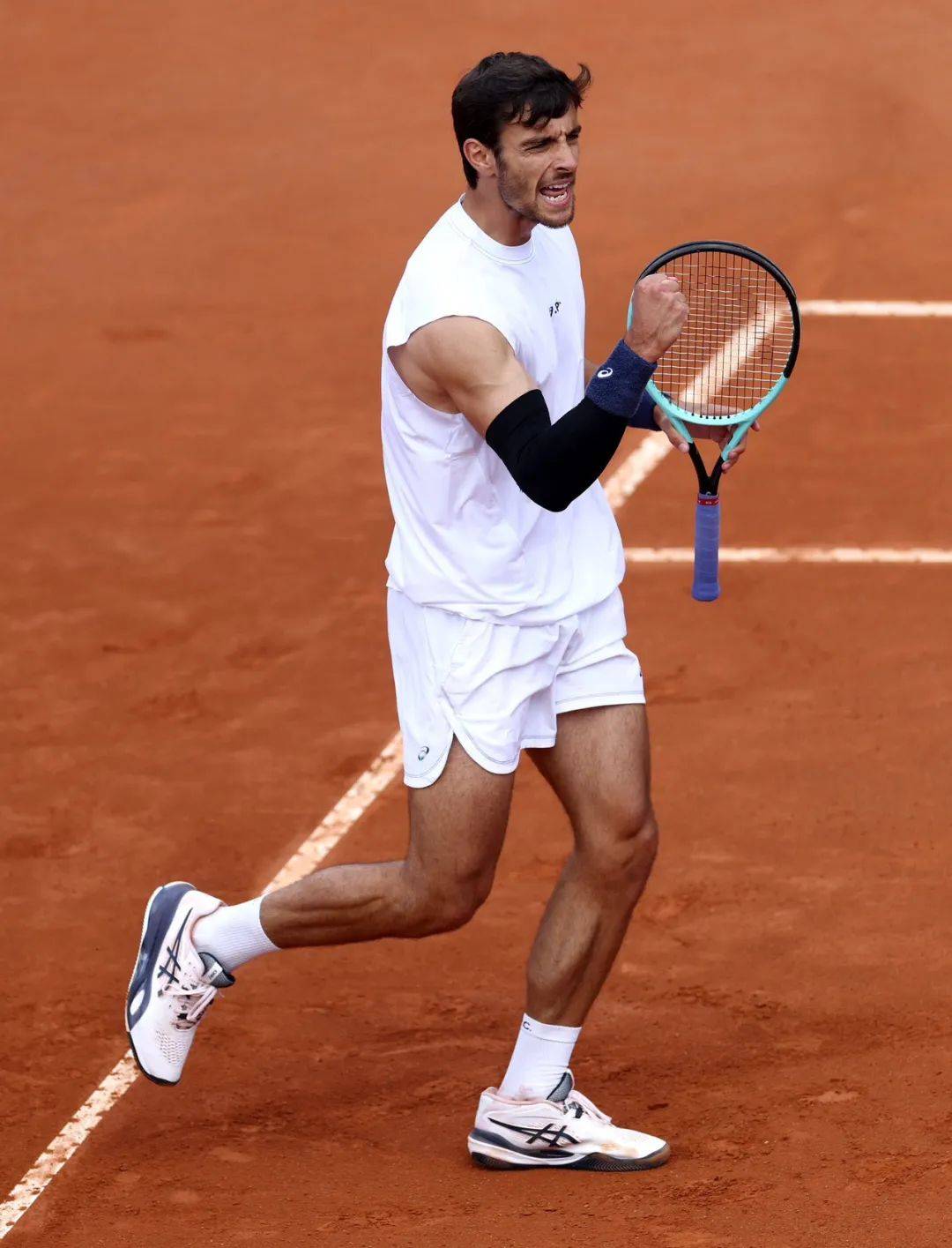 紧咬第一 紧咬第一