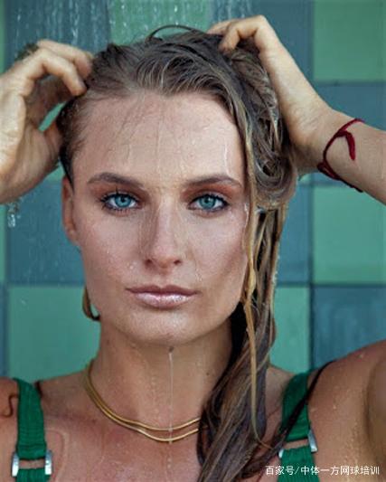 奏偏慢至中 奏偏慢至中