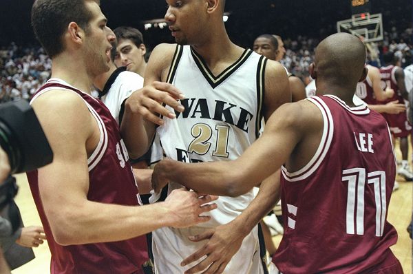 [中超]上海海港夺得2025赛季中超冠军